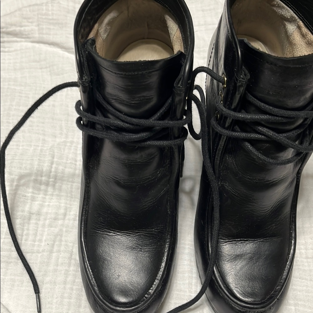 MICHAEL Michael Kors Black Ankle Boots with Lace-Up Design and Glossy Finish